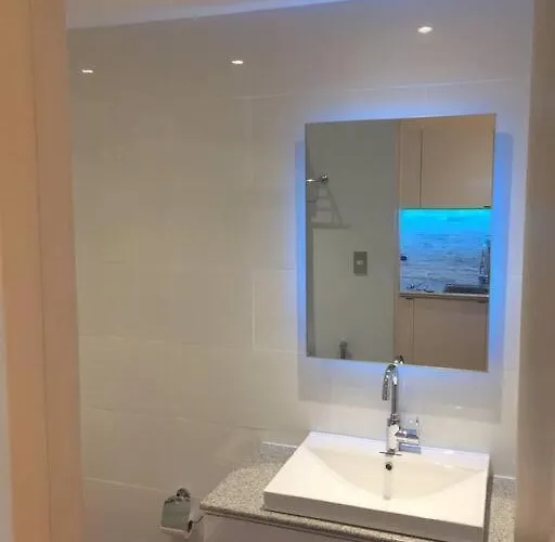 Cozy 35sqm W Balcony Wifi Near Robinsons Mall Apartment *