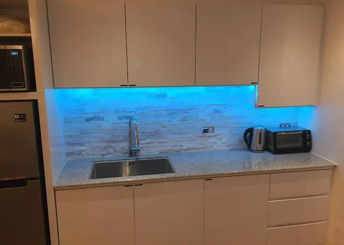 Cozy 35sqm W Balcony Wifi Near Robinsons Mall Apartment